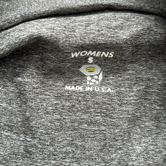 Mountain Hardwear Grey 1/2 zip long sleeve workout top - Picture 9 of 11